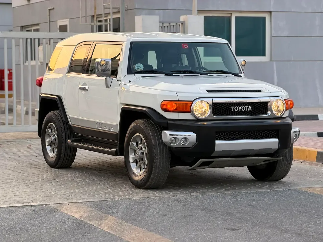 Toyota FJ Cruiser 4.0 AT (264 hp)