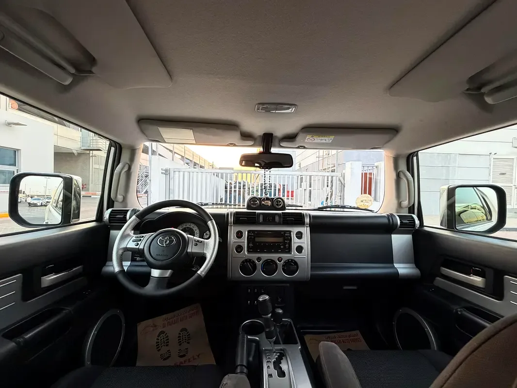 Toyota FJ Cruiser 4.0 AT (264 حصان) - 4