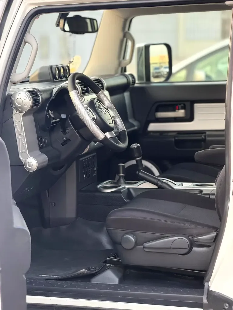 Toyota FJ Cruiser 4.0 AT (264 حصان) - 13