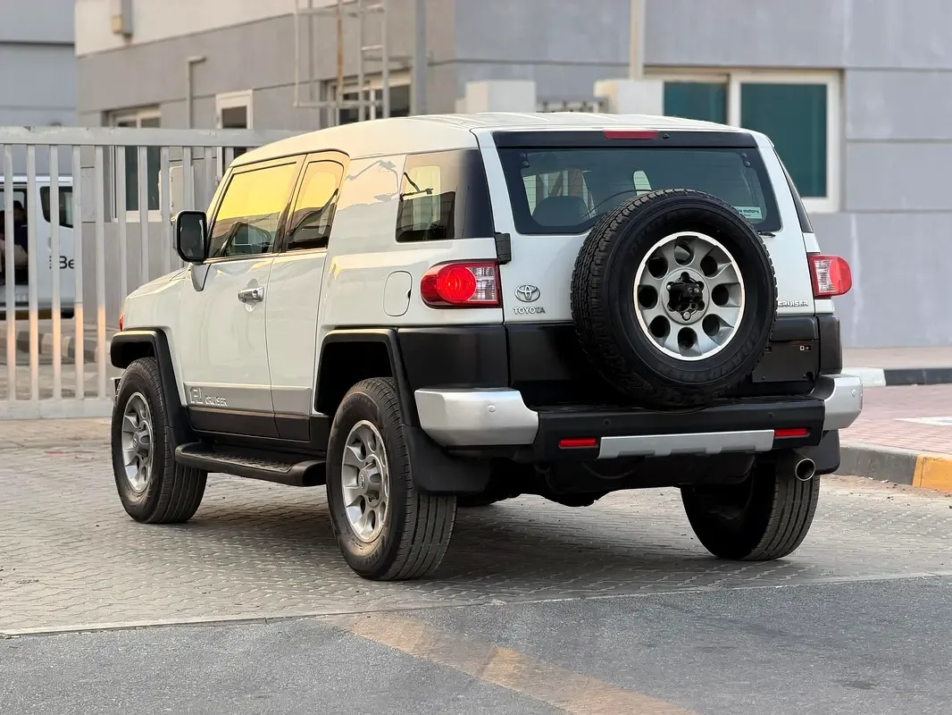 Toyota FJ Cruiser 4.0 AT (264 حصان) - 15