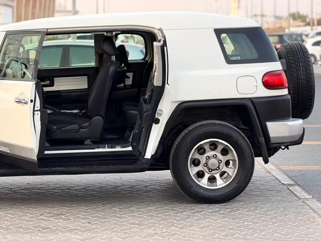 Toyota FJ Cruiser 4.0 AT (264 حصان) - 16