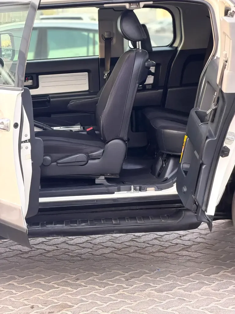Toyota FJ Cruiser 4.0 AT (264 حصان) - 14