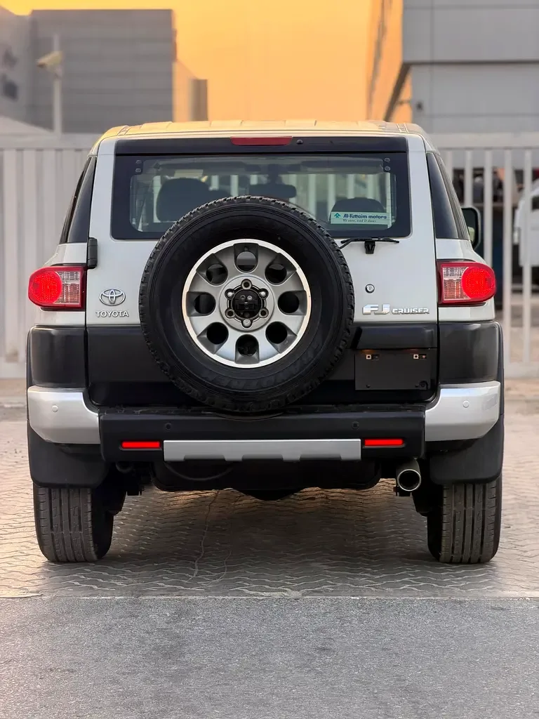 Toyota FJ Cruiser 4.0 AT (264 حصان) - 18