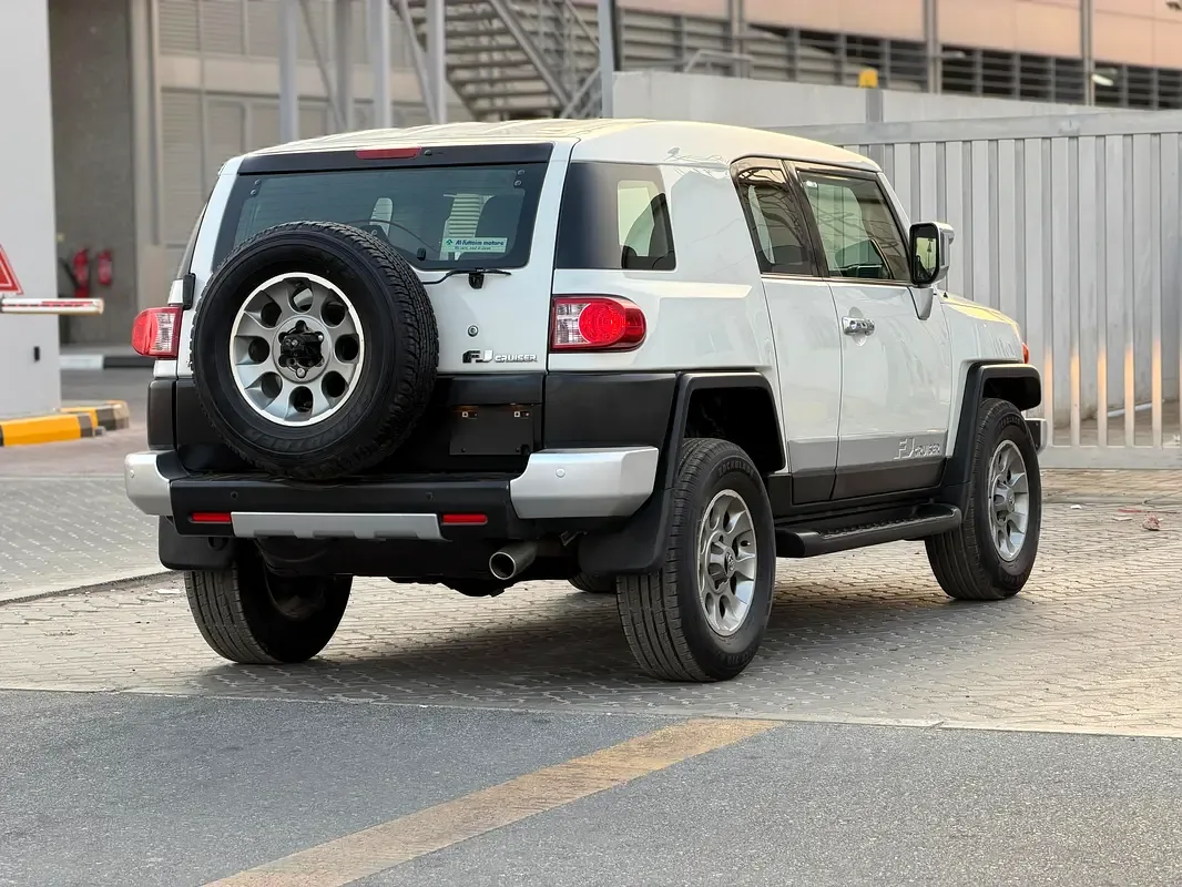 Toyota FJ Cruiser 4.0 AT (264 حصان) - 19