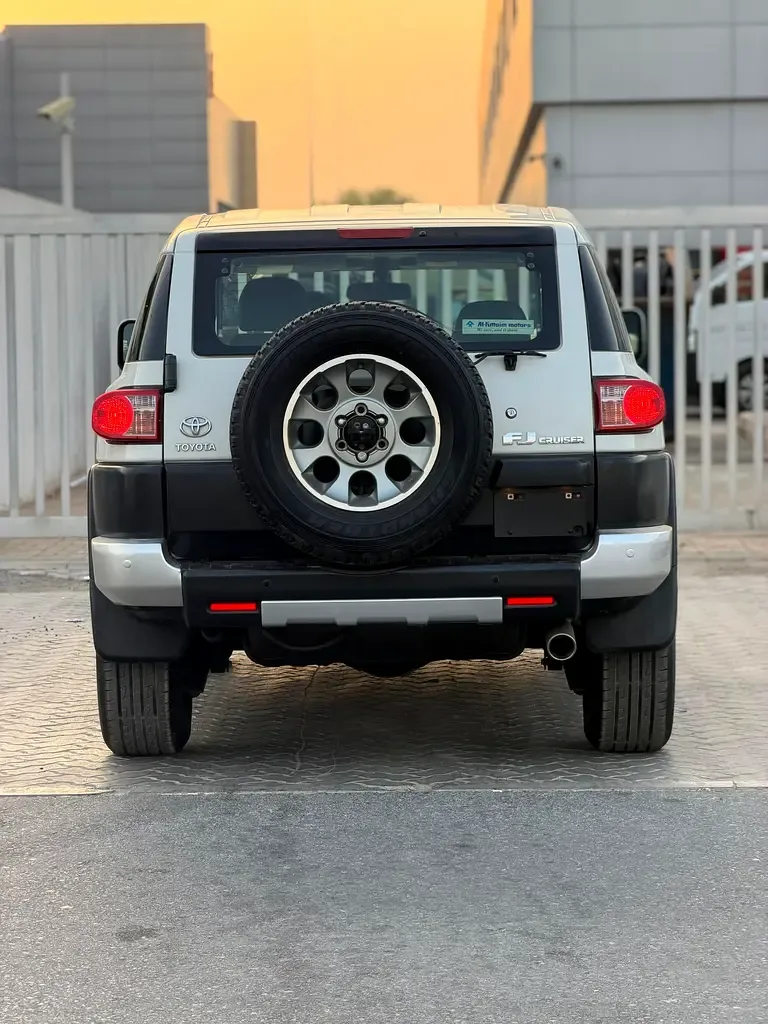 Toyota FJ Cruiser 4.0 AT (264 حصان) - 17