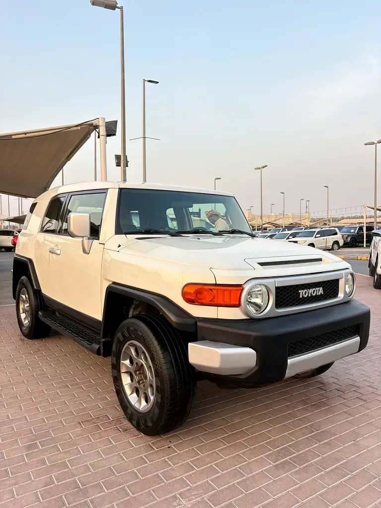 Toyota FJ Cruiser 4.0 AT (264 hp) - 2