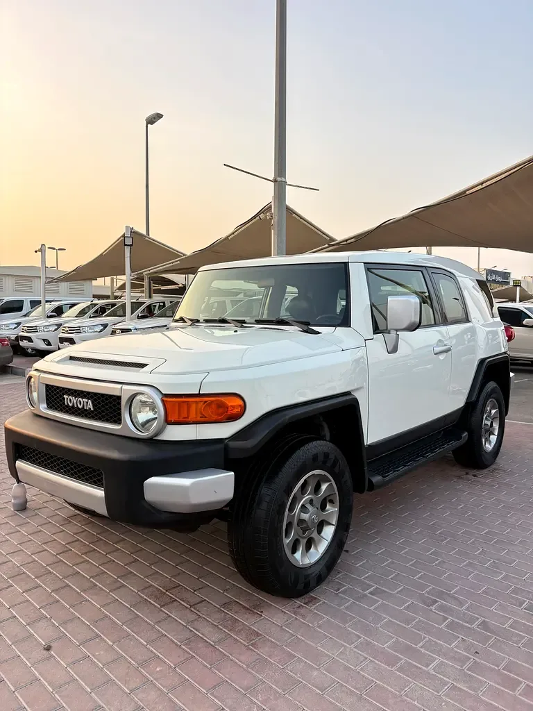 Toyota FJ Cruiser 4.0 AT (264 hp)