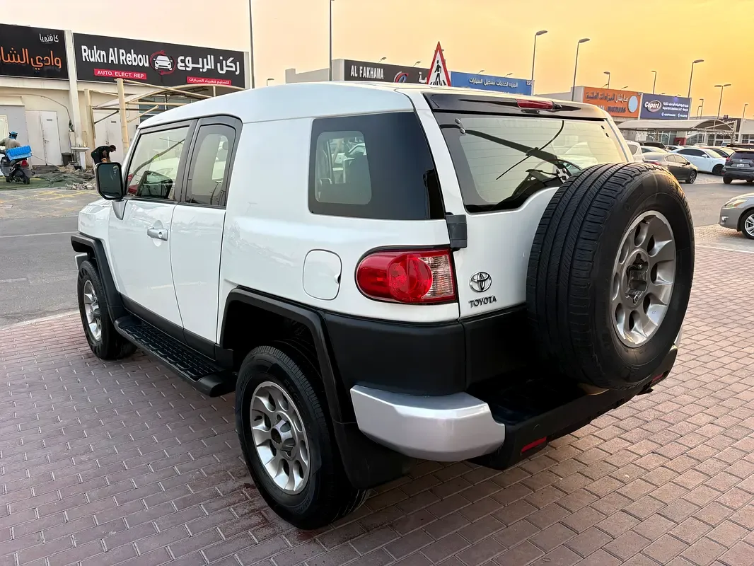 Toyota FJ Cruiser 4.0 AT (264 hp) - 4