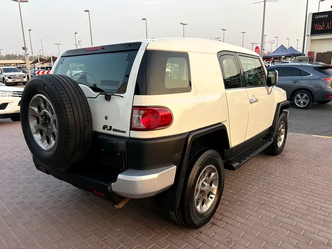 Toyota FJ Cruiser 4.0 AT (264 hp) - 5