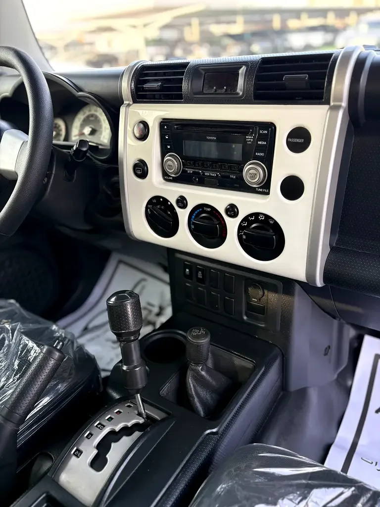 Toyota FJ Cruiser 4.0 AT (264 hp) - 12