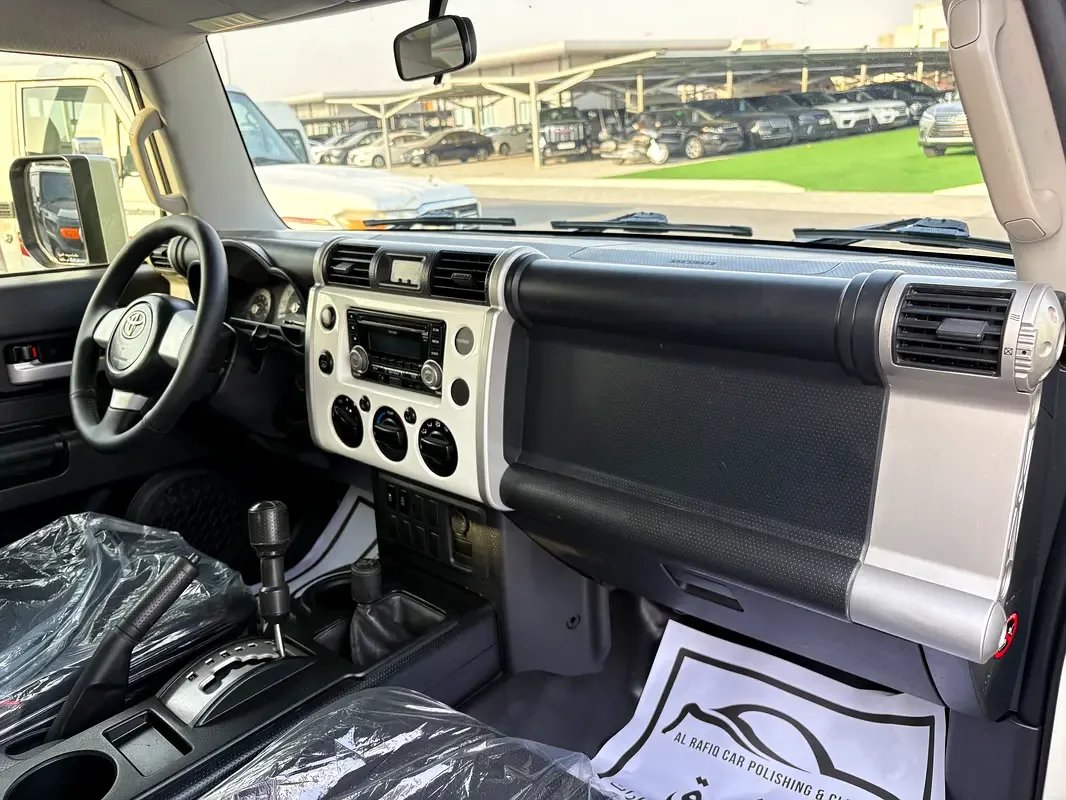 Toyota FJ Cruiser 4.0 AT (264 hp) - 10