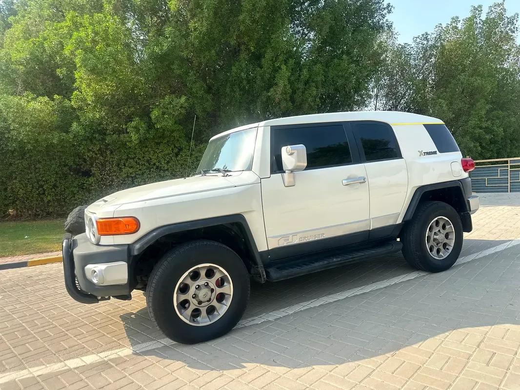 Toyota FJ Cruiser 4.0 AT (264 hp) - 2