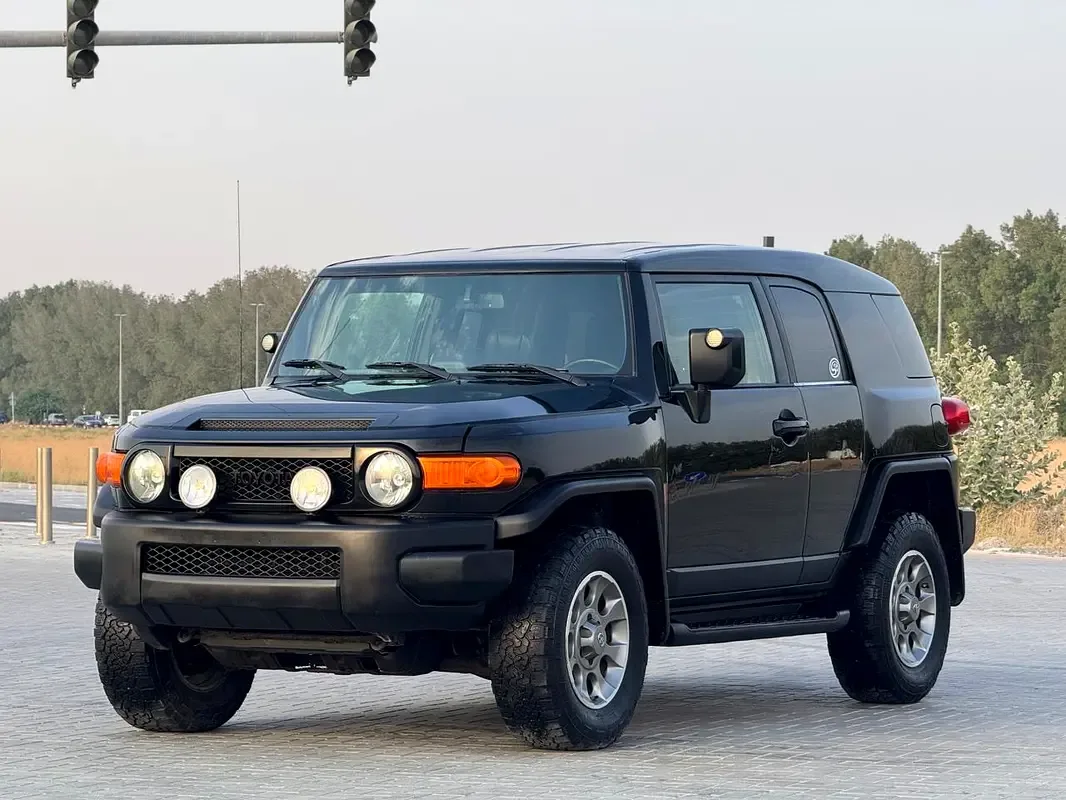 Toyota FJ Cruiser 4.0 AT (264 حصان) - 2
