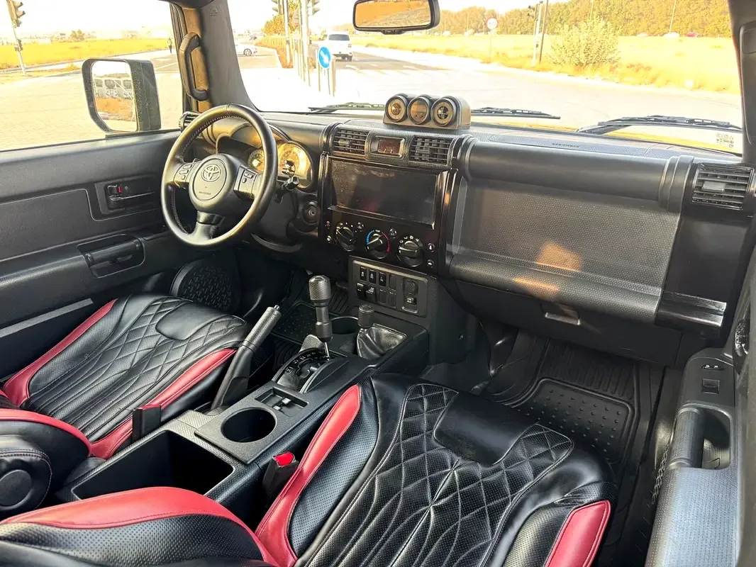 Toyota FJ Cruiser 4.0 AT (264 حصان) - 12