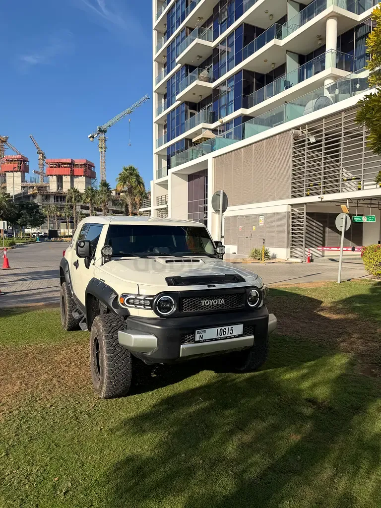 Toyota FJ Cruiser 4.0 AT (264 hp) - 2