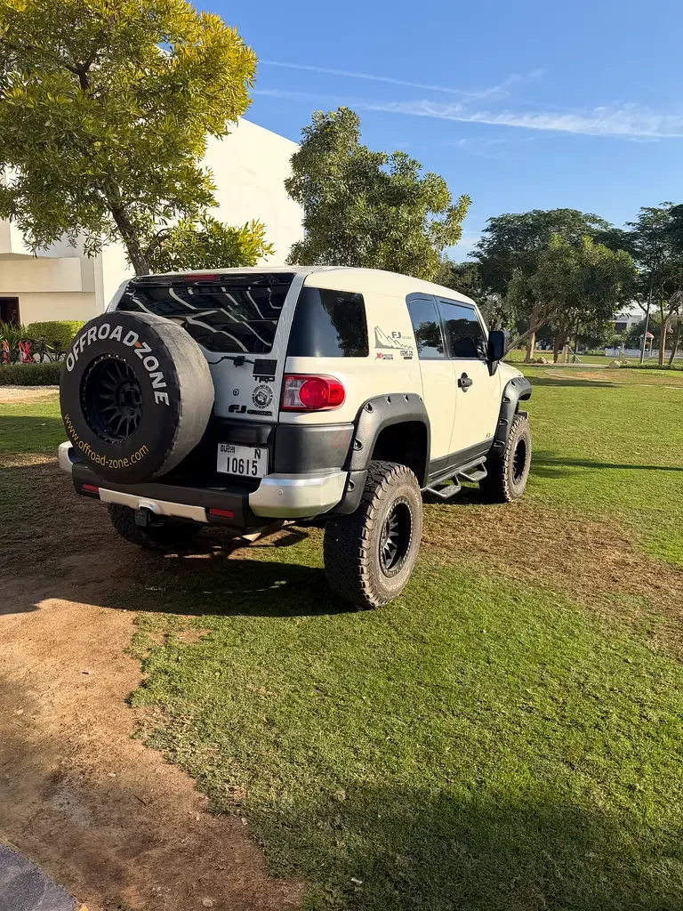 Toyota FJ Cruiser 4.0 AT (264 hp)