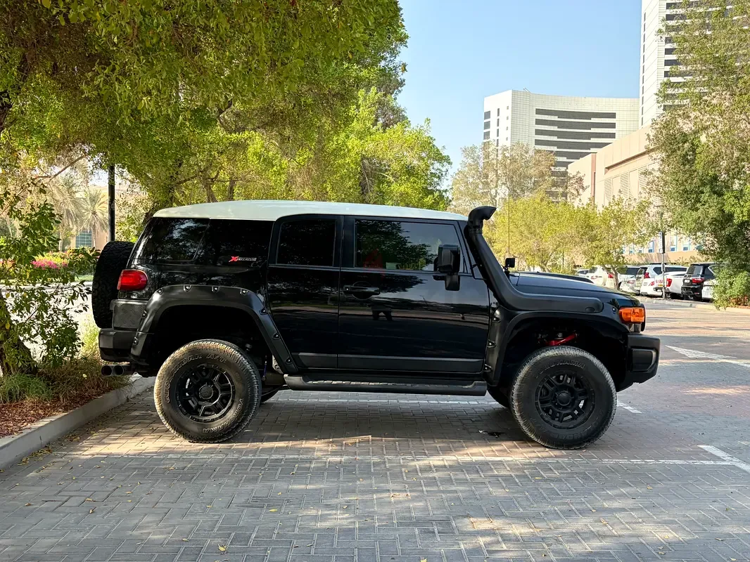 Toyota FJ Cruiser 4.0 AT (264 حصان) - 2