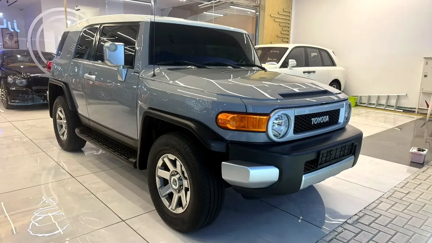 Toyota FJ Cruiser 4.0 AT (264 حصان) - 2