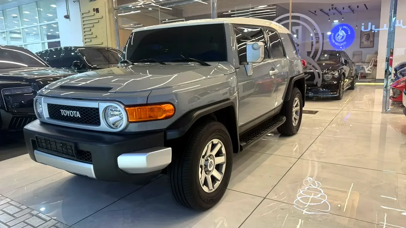 Toyota FJ Cruiser 4.0 AT (264 hp)