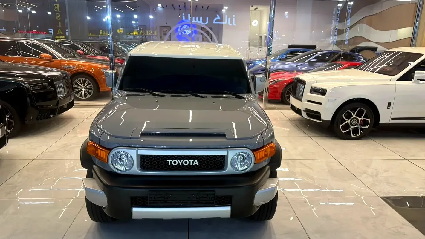 Toyota FJ Cruiser 4.0 AT (264 حصان) - 4