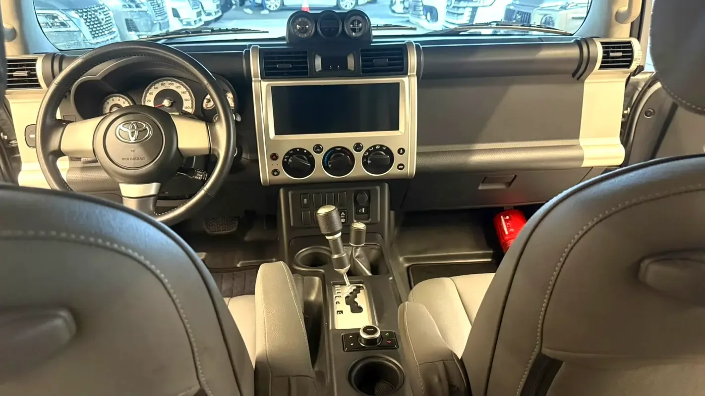 Toyota FJ Cruiser 4.0 AT (264 حصان) - 12