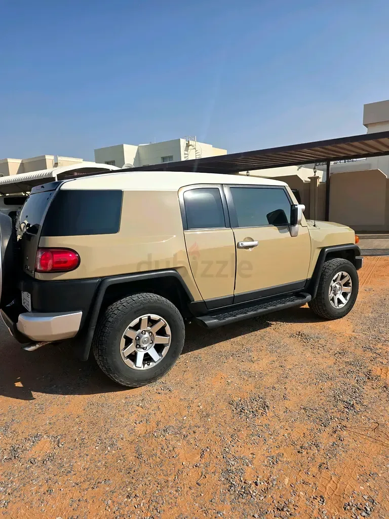 Toyota FJ Cruiser 4.0 AT (264 hp) - 2