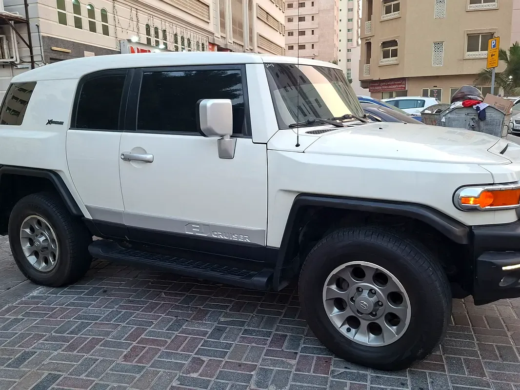 Toyota FJ Cruiser 4.0 AT (264 hp) - 3
