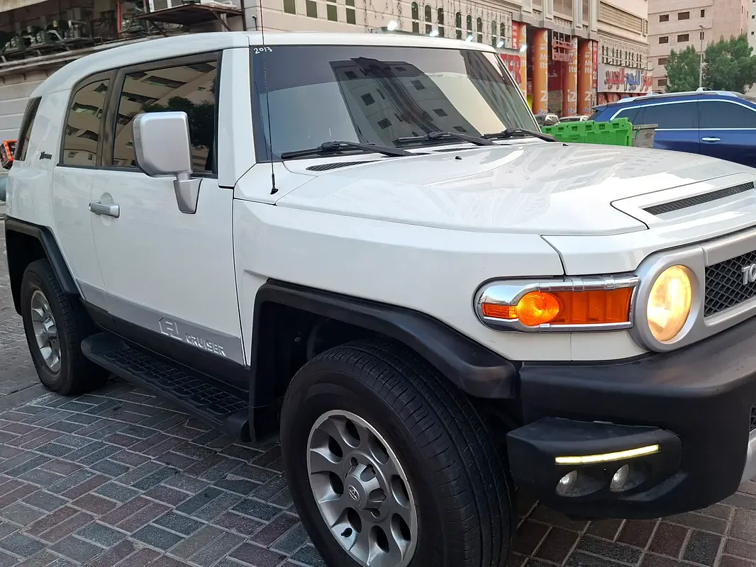 Toyota FJ Cruiser 4.0 AT (264 hp) - 2
