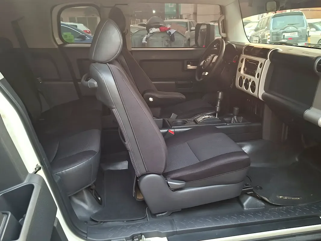 Toyota FJ Cruiser 4.0 AT (264 hp) - 14