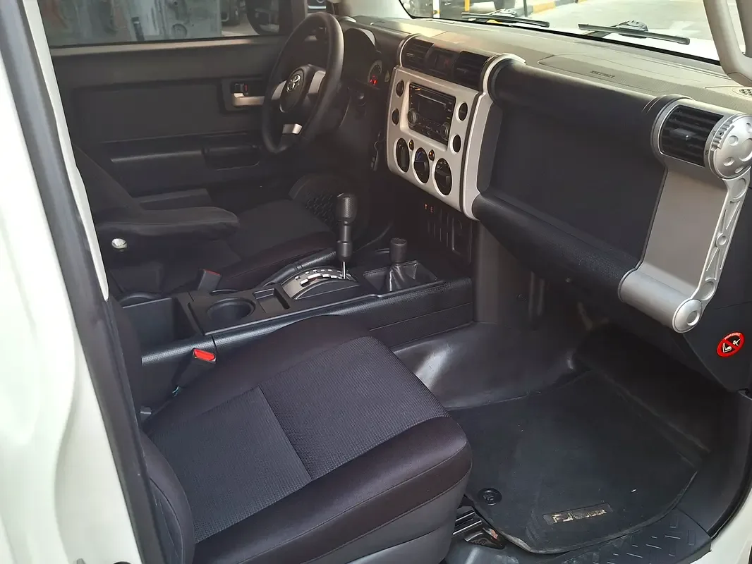 Toyota FJ Cruiser 4.0 AT (264 hp) - 13