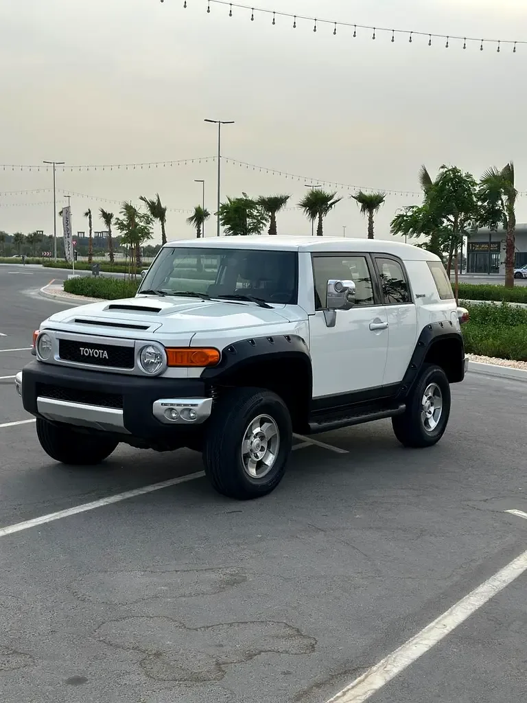 Toyota FJ Cruiser 4.0 AT (264 hp)