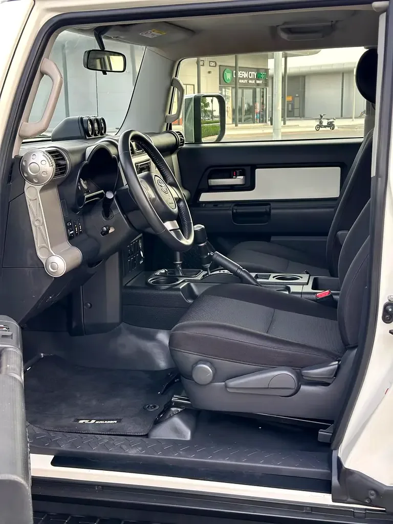Toyota FJ Cruiser 4.0 AT (264 hp) - 7
