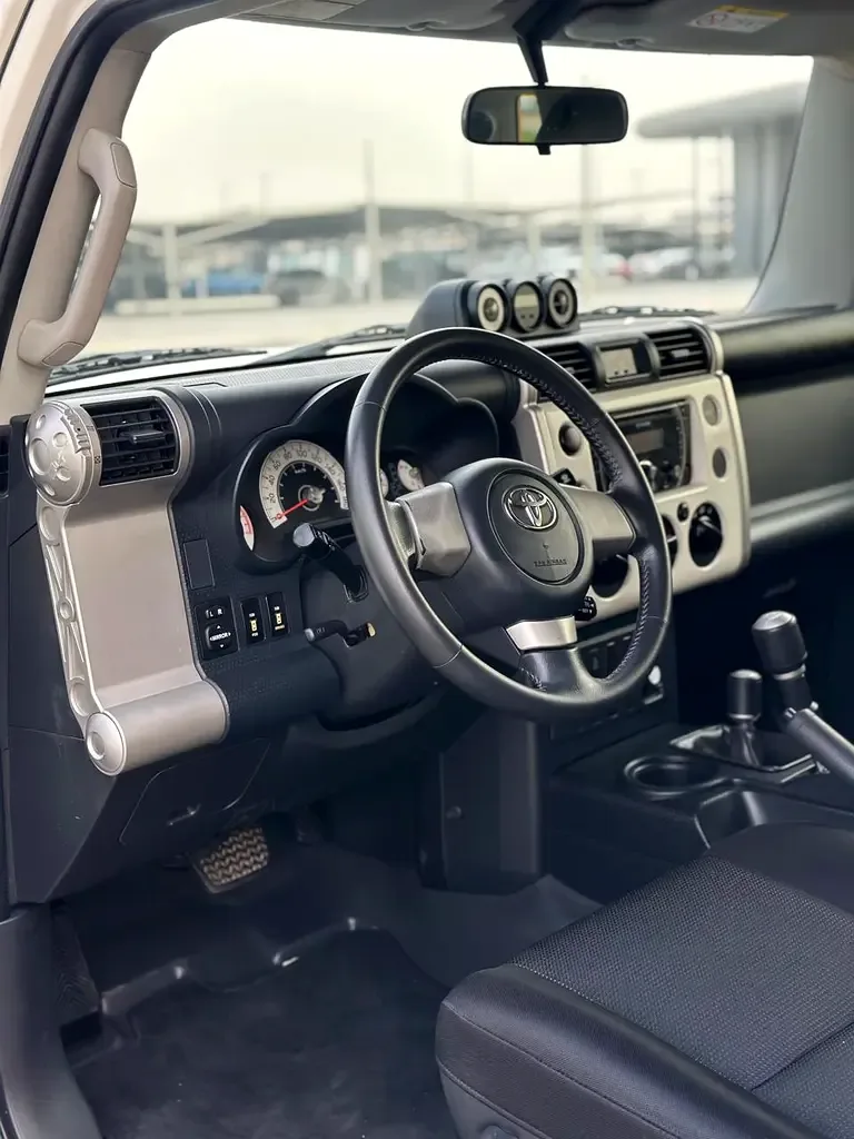 Toyota FJ Cruiser 4.0 AT (264 hp) - 9