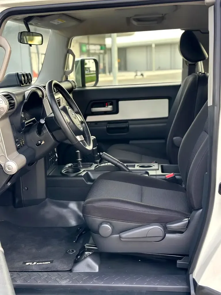 Toyota FJ Cruiser 4.0 AT (264 hp) - 12