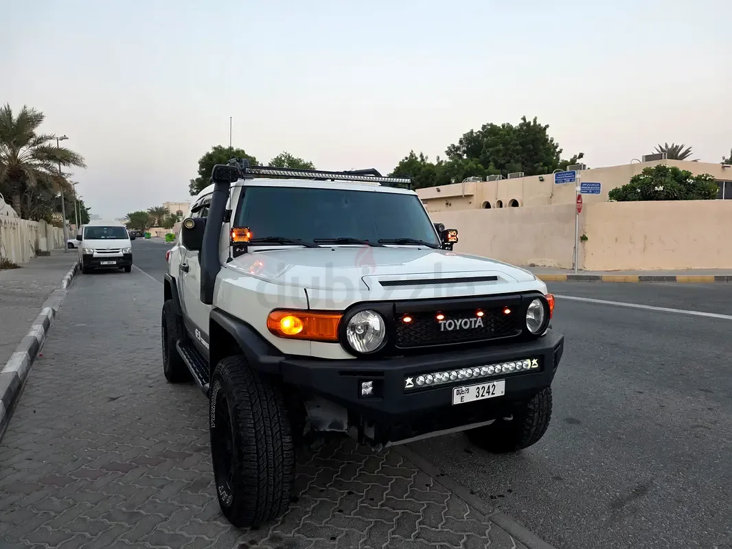 Toyota FJ Cruiser 4.0 AT (264 حصان)