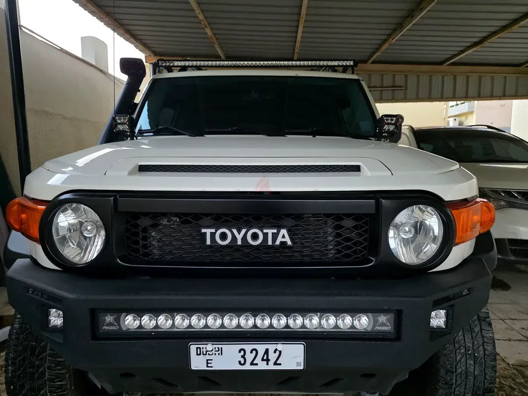 Toyota FJ Cruiser 4.0 AT (264 حصان) - 4