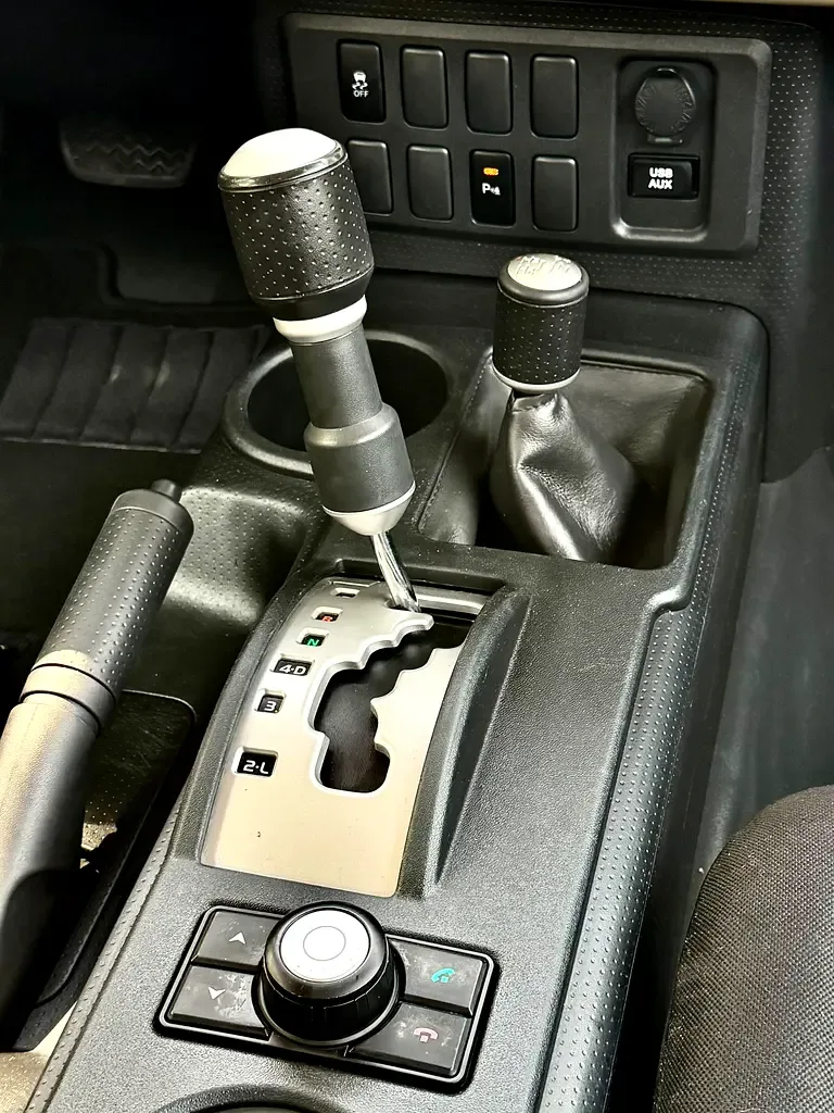 Toyota FJ Cruiser 4.0 AT (264 hp) - 19