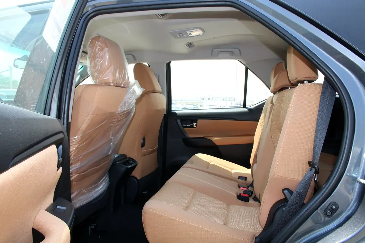 Toyota Fortuner 2.4 AT 4WD (150 حصان) - 11