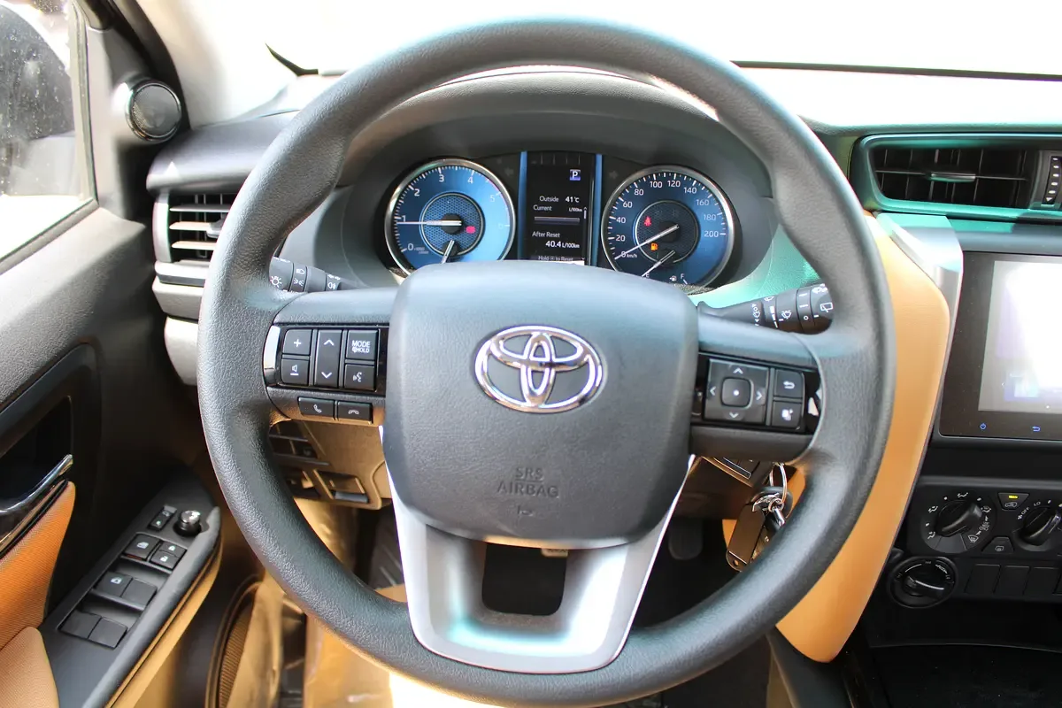 Toyota Fortuner 2.4 AT 4WD (150 حصان) - 9