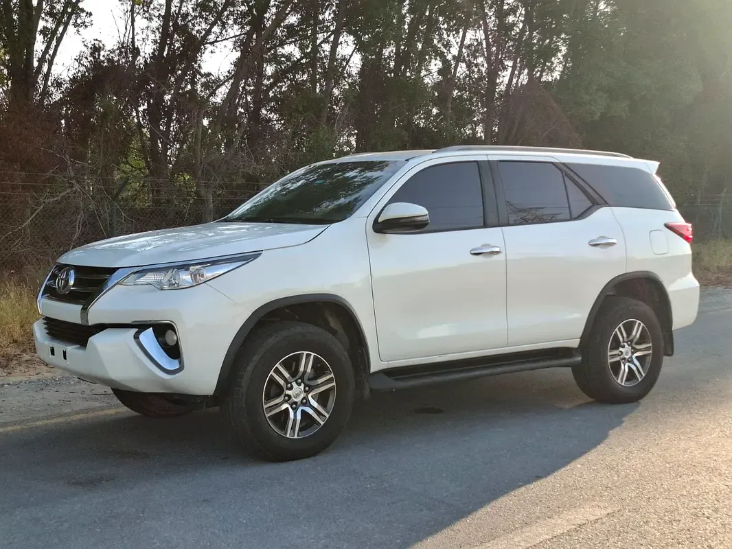 Toyota Fortuner 2.7 AT 2WD (166 hp)