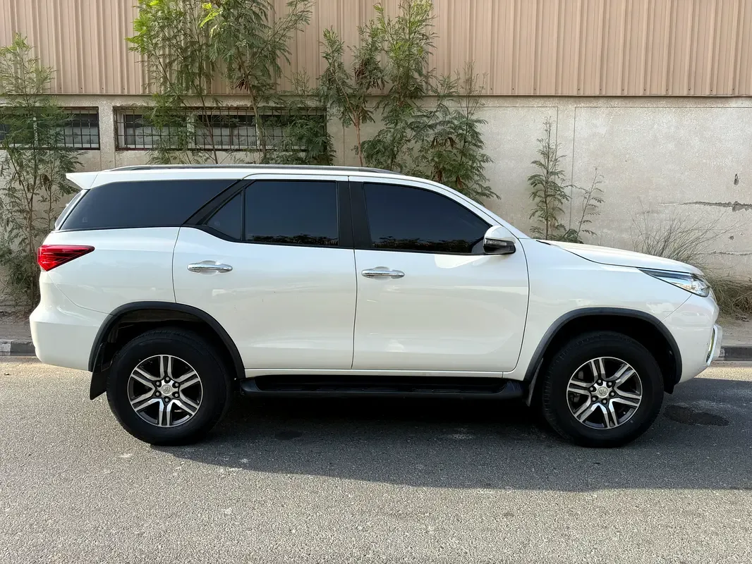Toyota Fortuner 2.7 AT 2WD (166 hp)