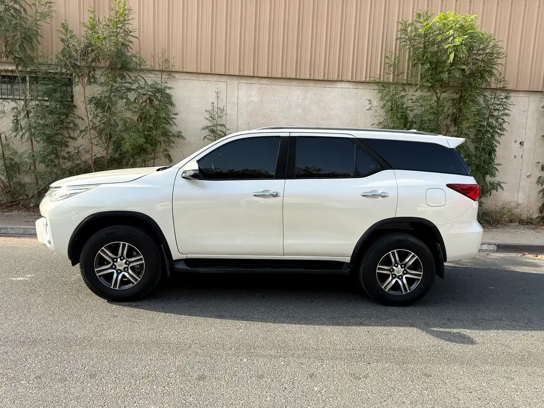Toyota Fortuner 2.7 AT 2WD (166 حصان) - 2
