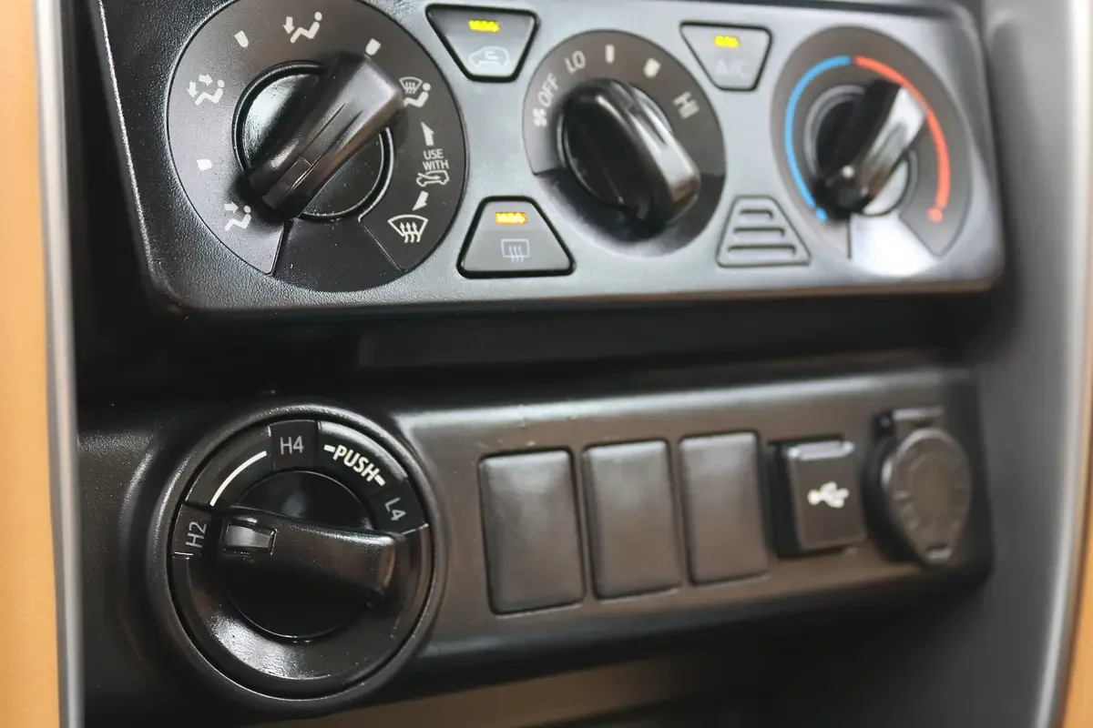 Toyota Fortuner 2.7 AT 4WD (166 حصان) - 14