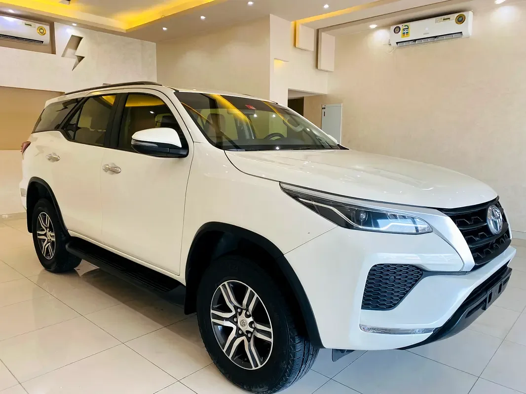 Toyota Fortuner 2.7 AT 4WD (166 حصان) - 3