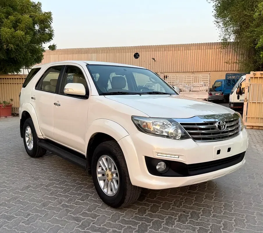 Toyota Fortuner 2.7 AT RWD (160 hp)
