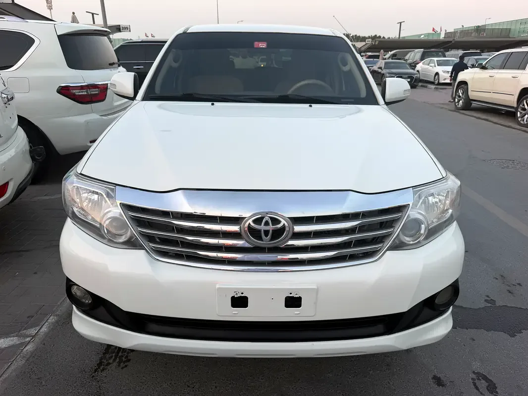 Toyota Fortuner 2.7 AT RWD (160 hp)