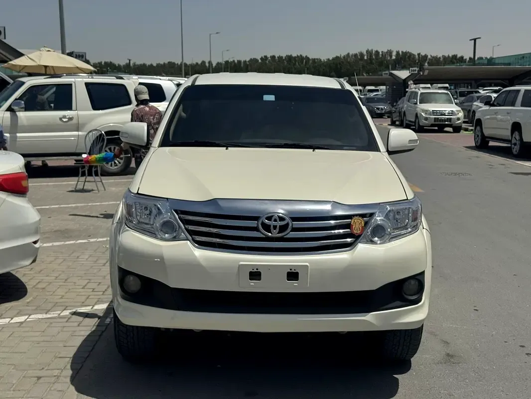 Toyota Fortuner 2.7 AT RWD (160 hp)