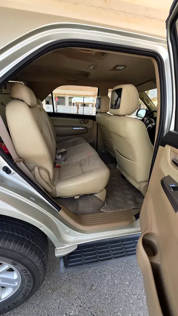 Toyota Fortuner 2.7 AT RWD (160 hp) - 10