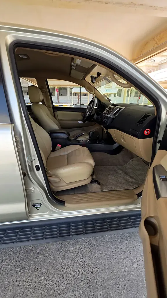 Toyota Fortuner 2.7 AT RWD (160 hp) - 12