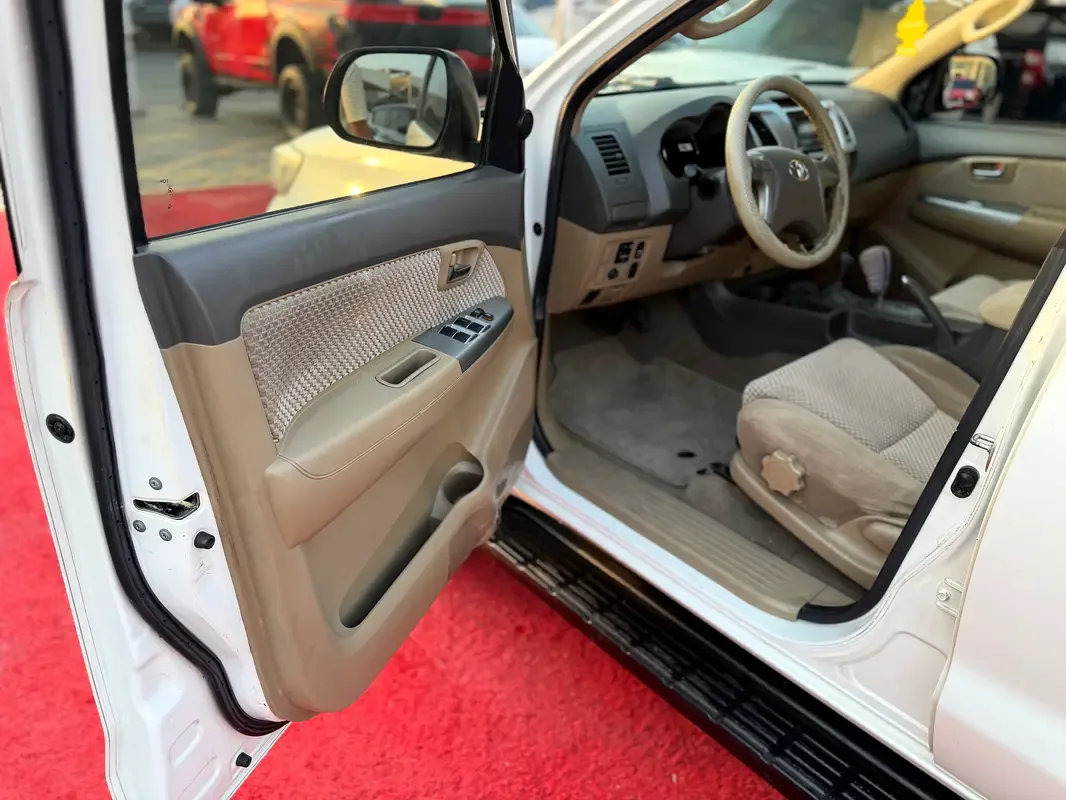 Toyota Fortuner 2.7 AT RWD (160 حصان) - 5